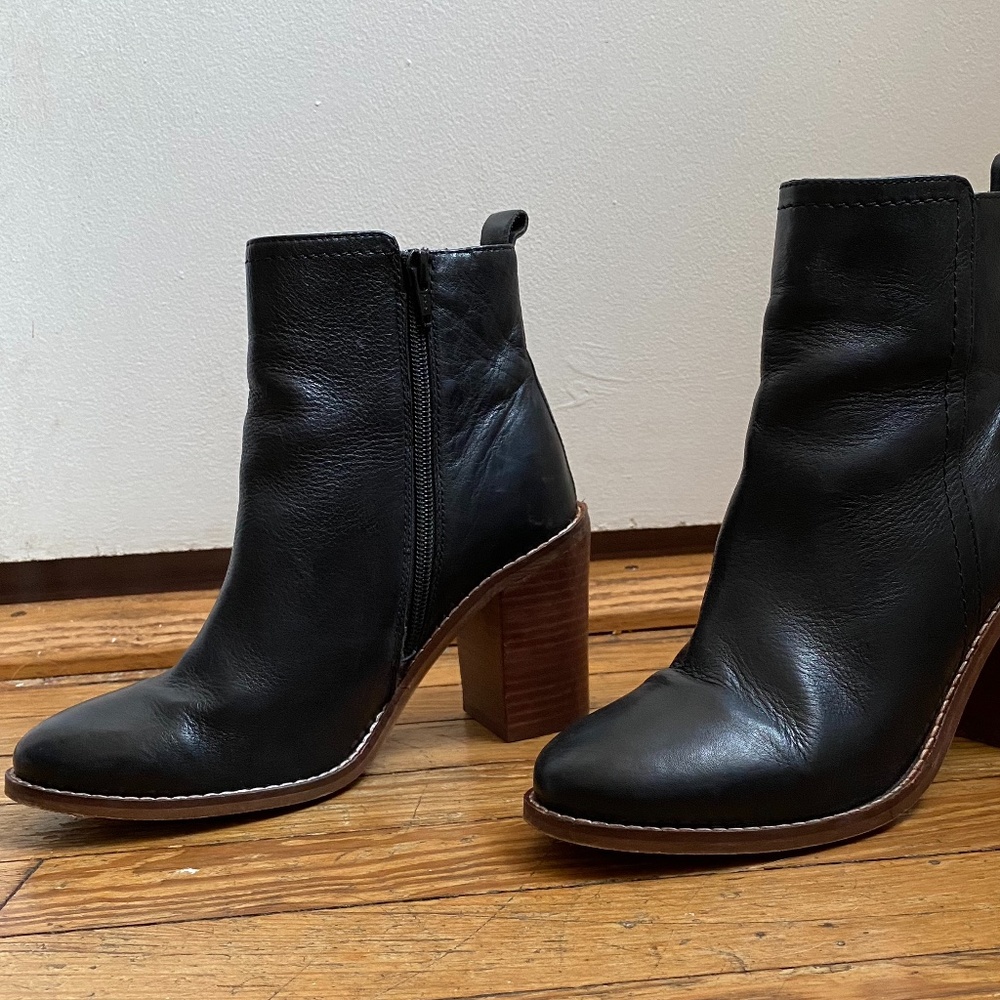 Womens Black Leather  Bootie Block Heel